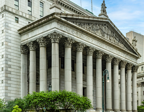 The New York State Supreme Court building is located in the city of New York (USA).
