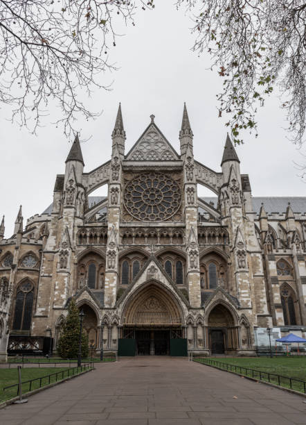 exterior architecture of the gothic westminster abbey (the collegiate church of st peter at city of westminster). - westminster abbey city of westminster awe uk ストックフォトと画像