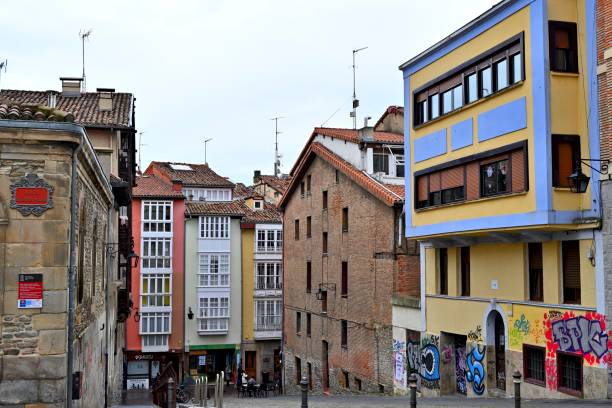 Vitoria-Gasteiz is the capital of the Basque Country and the provincial capital of Arava.Victoria is one of the most popular cities in Europe to live in. Its old town has preserved many monuments, the 14th century Gothic church of Santa Maria, the 17th century bell tower and more. In addition, there are many museums. Vitoria-Gasteiz is the capital of the Basque Country and the provincial capital of Arava.Victoria is one of the most popular cities in Europe to live in. Its old town has preserved many monuments, the 14th century Gothic church, the 17th century bell tower and more. In addition, there are many museums.