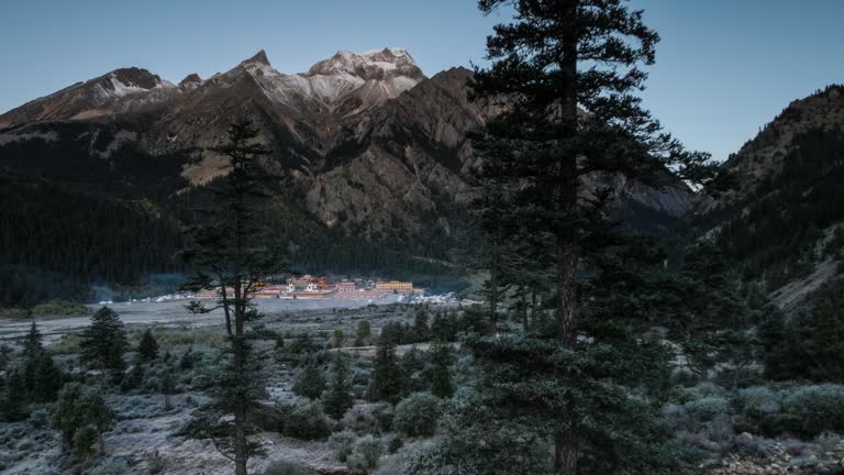 At sunrise, under the fiery Mount Ge Nie, there is a cold ancient temple