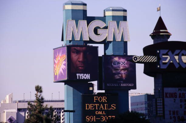 mike tyson on mgm sign and mgm casino in las vegas nevada united states during early 1990s - mike tyson 個照片及圖片檔