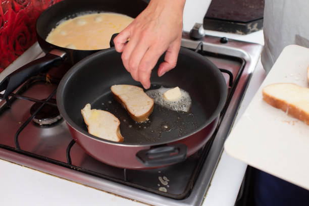 Fry white loaf croutons in a frying pan. Cook breakfast.