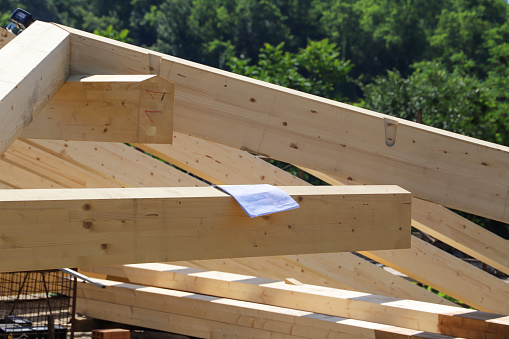Construction of a new house on the basis of a wooden beam.
