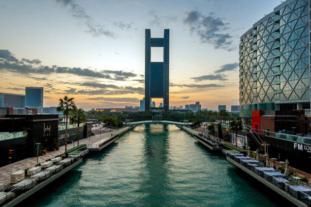 une belle vue sur le four seasons hotel manama bahreïn - four world trade center photos et images de collection