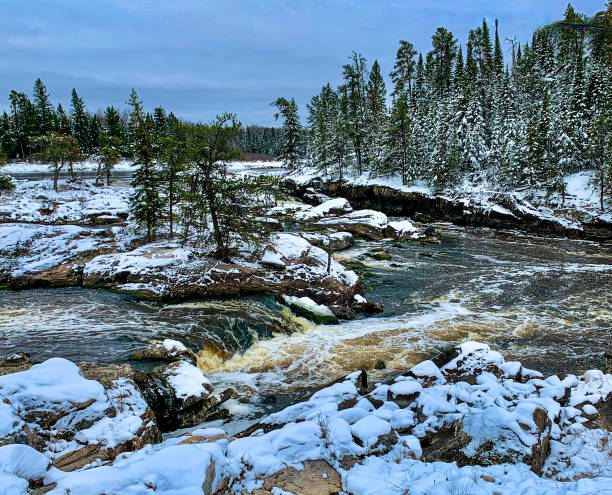 fiume wabigoon, ontario settentrionale - kenora foto e immagini stock