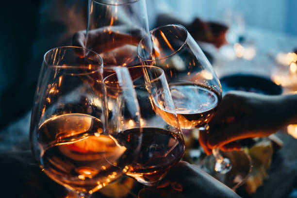 dinner party - weinglas stock-fotos und bilder