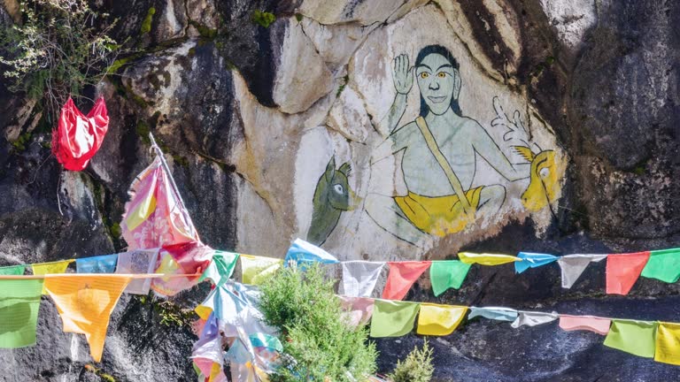 The Buddha statue of Tibetan Buddhism was painted on rocks