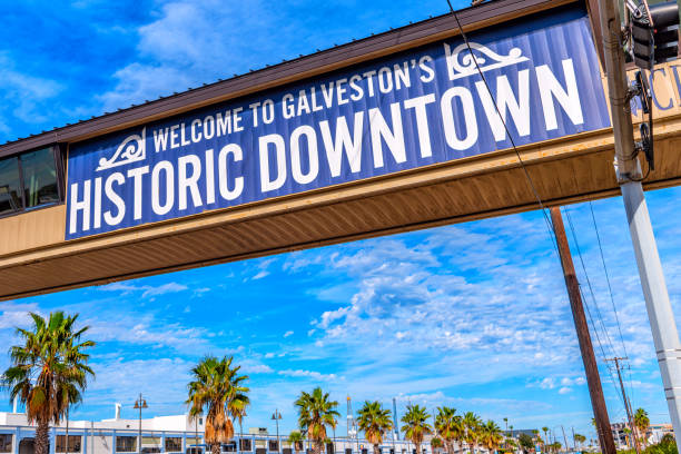 istock Welcome to Galveston Sign 2028552263