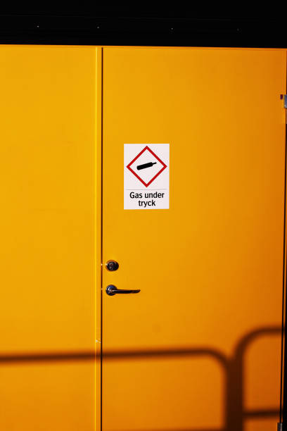 A Swedish sign saying : gas under pressure