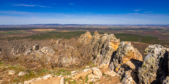 Aerial view along the rim of the Bryce Canyon and its natural amphitheater and the rock hoodoos below.