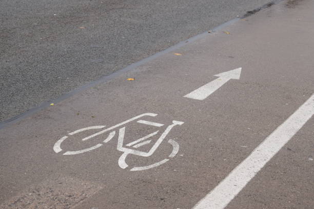 bike lane sign - fahrad foto e immagini stock