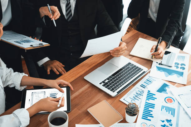 istock Financial data analysis dashboard display on laptop screen. Habiliment 2031395472