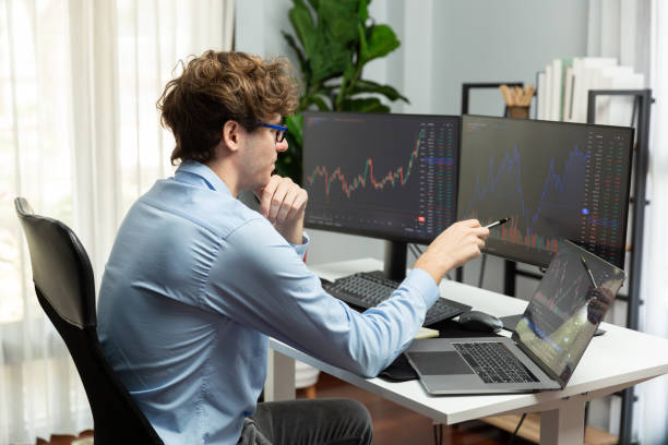 istock Young investor in stock trader analyzing on dynamic exchange screen. Gusher. 2031673576