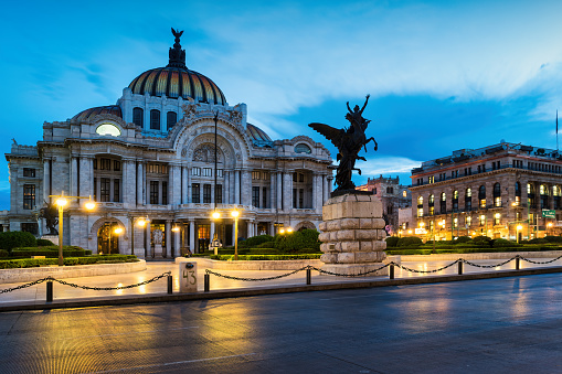 Palacio de Bellas Artes cultural center in downtown Mexico City at night.