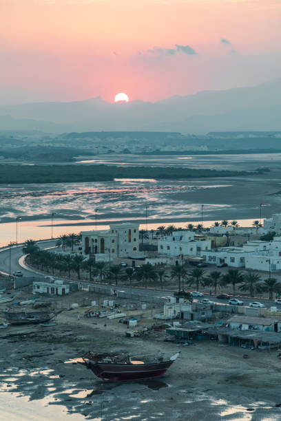 sunset in sur town. view on west part of the sur city, oman - oman town arabia arabian peninsula - fotografias e filmes do acervo