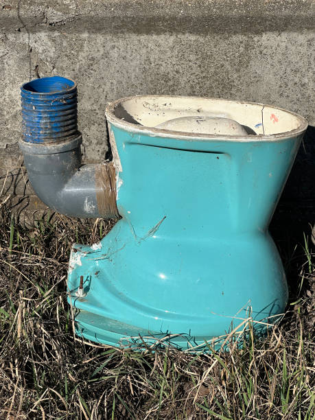 istock Broken damaged toilet on the street 2032638222