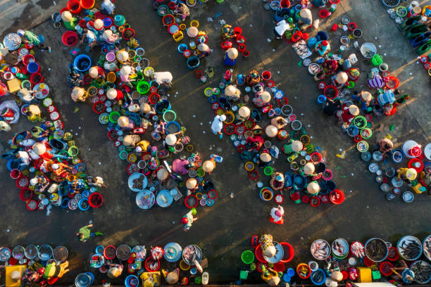 istock Vi Thanh squatting market, Vietnam 2032803451