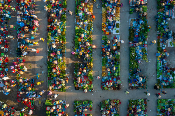 istock Vi Thanh squatting market, Vietnam 2032803461