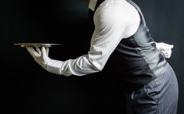 butler holding serving tray - silver platter concierge waiter butler photos et images de collection