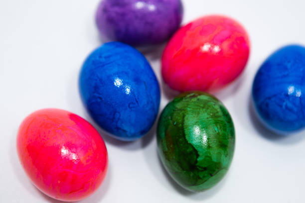 colourful easter eggs - carton multi colored easter egg easter fotografías e imágenes de stock