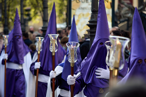 Procesión Viernes Santo, feligreses, capuchones desfilando en una procesión, foto tomada en. Valladolid, Spain - April 14, 2022.