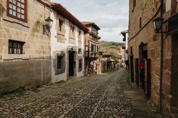 istock Street in Santillana del Mar 2033281316