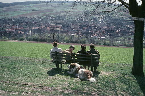 Hochsauerland, North Rhine-Westphalia, Germany, 1956. Hiking break on a panoramic park bench during a family weekend trip in Hochsauerland.