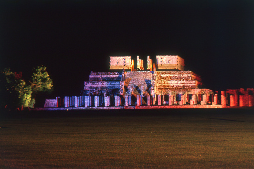 chichen itza pyamid ruins civilization at night mexico