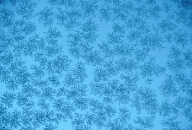 frost crystal on window glass in winter season - frosted glass glass textured crystal stock-fotos und bilder