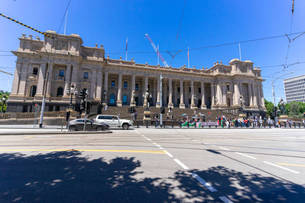 casa del parlamento del estado de victoria en melbourne, australia. - melbourne australia victoria state victorian architecture fotografías e imágenes de stock