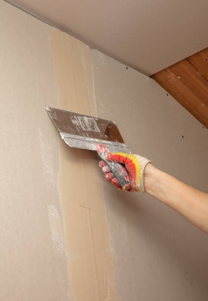 istock A man is plastering a wall in the house 2035083964