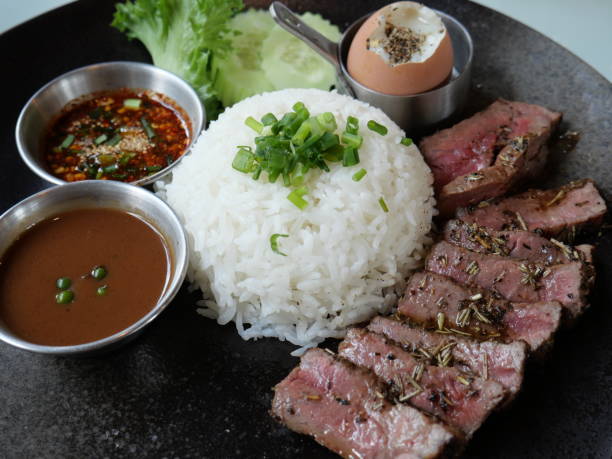 rice with grilled beef and sauce