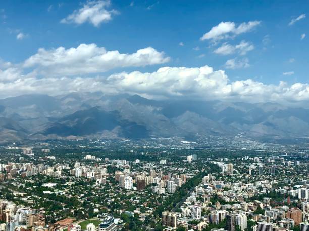 dzielnica sanhattan, santiago de chile, z gran torre costanera - moscow river zdjęcia i obrazy z banku zdjęć