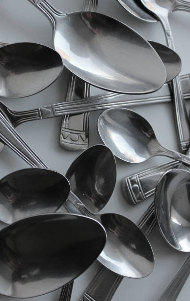 「大さじと小さじの無秩序に散らばった垂直」の写真素材(ストックフォト素材) - teaspoon tablespoon silver spoon ストックフォトと画像