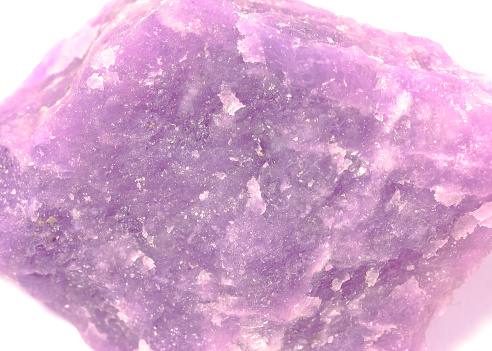 purple mineral called lepidolite from which lithium is obtained used both in medicine and in the technological industry for the production of lithium ion batteries