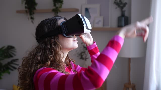 Joyful Experience of Virtual Reality at Home