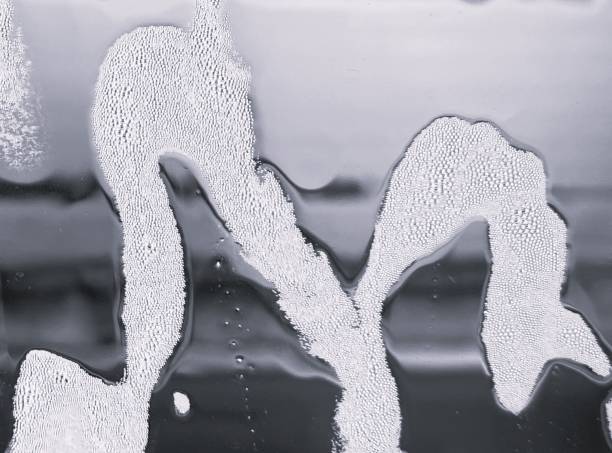 Attempt to illustrate the flowing properties of mercury at room temperature.
