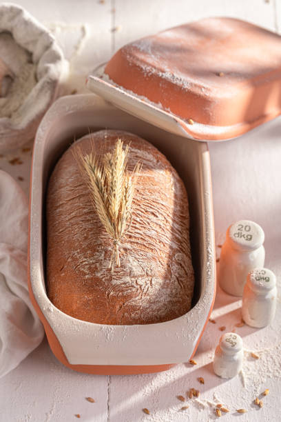 homemade loaf of bread as source of fiber and energy. - 5087 - fotografias e filmes do acervo