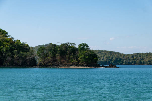 istock Islands and beaches in Pixvae 2038073353
