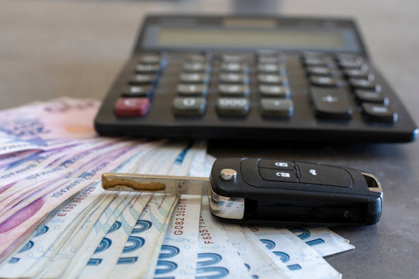 istock Car keys and Turkish lira. 2038076006
