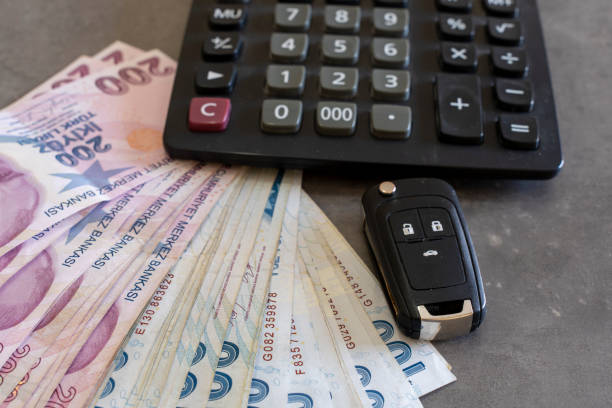 istock Car keys and Turkish lira. 2038076013