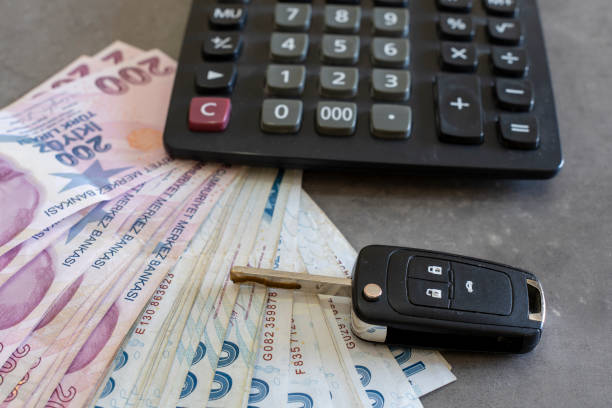 istock Car keys and Turkish lira. 2038077051