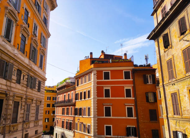 In Italian styles, the use of warm and colorful palettes often reflects the climate, landscape and cultural influences of the different regions of Italy. The architecture conveys a sense of history, tradition and connection with the surrounding nature.