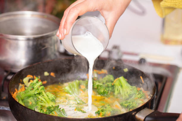 istock Pour cream into broccoli puree soup. 2040137158