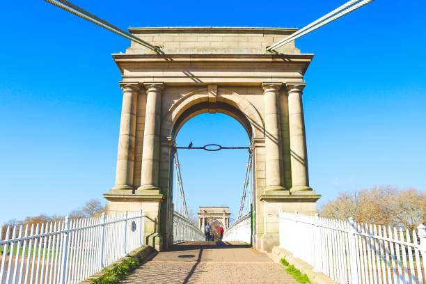 wilford-hängebrücke an einem sonnigen tag - brunt stock-fotos und bilder