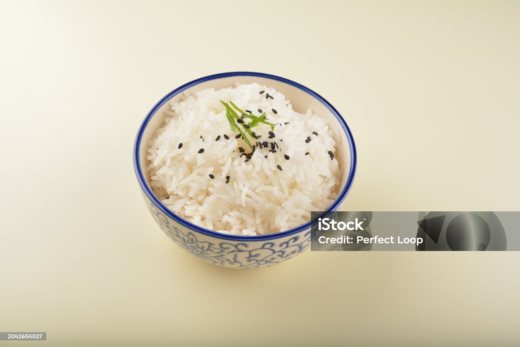 찐 향기로운 화이트 재스민 쌀 일본 도자기 그릇 흰색 테이블 레스토랑 아시아 카페 중국 연회 할랄 메뉴 0명에 대한 스톡 사진 ...