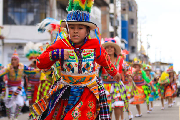 Photo of folkloric dancers dancing the typical Peruvian dance \