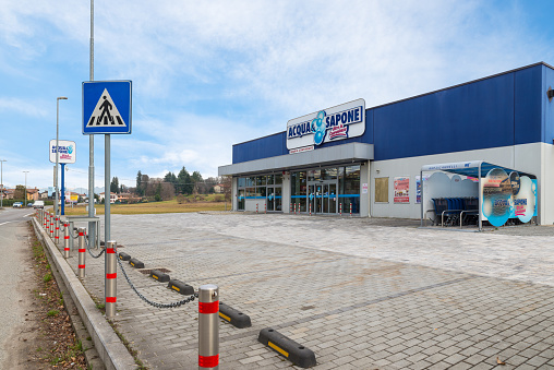 Daverio, Italy – February 15, 2024: Acqua e Sapone (acqua & sapone - water and soap) store, the largest Italian chain in the hygiene, perfumery and home cleaning sector. Founded in 1992 with around 850 points of sale. Street Battisti 61