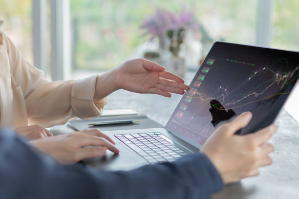 istock Interest rate and dividend concept ,Return on stocks and mutual funds or profits from performance ,Brokers are providing investment advice, data and economic growth graph chart, digital marketing. 2043764026