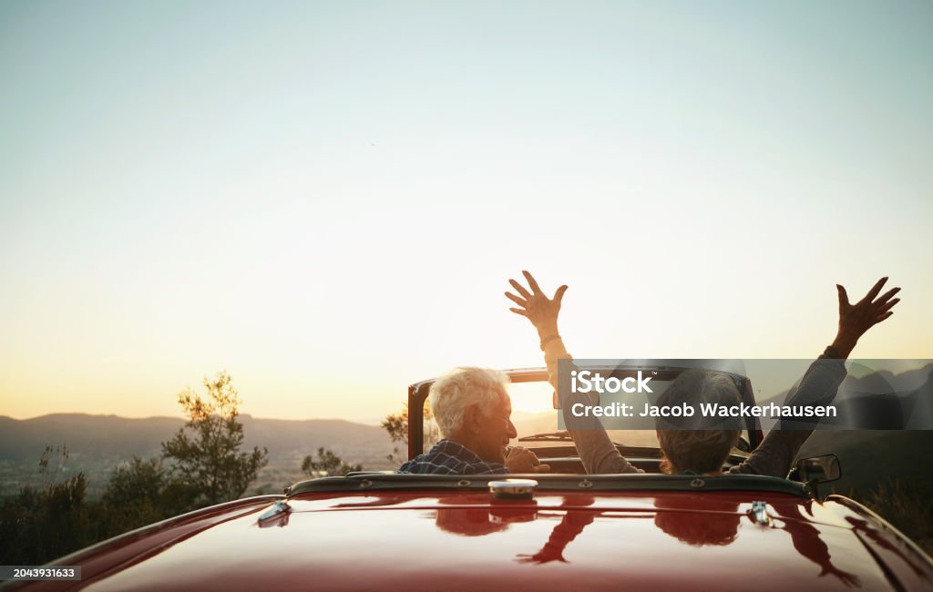 Shot of a joyful senior couple enjoying a road trip - Royaltyfri Pensionering Bildbanksbilder Shot of a joyful senior couple enjoying a road trip - Royaltyfri Pensionering Bildbanksbilder